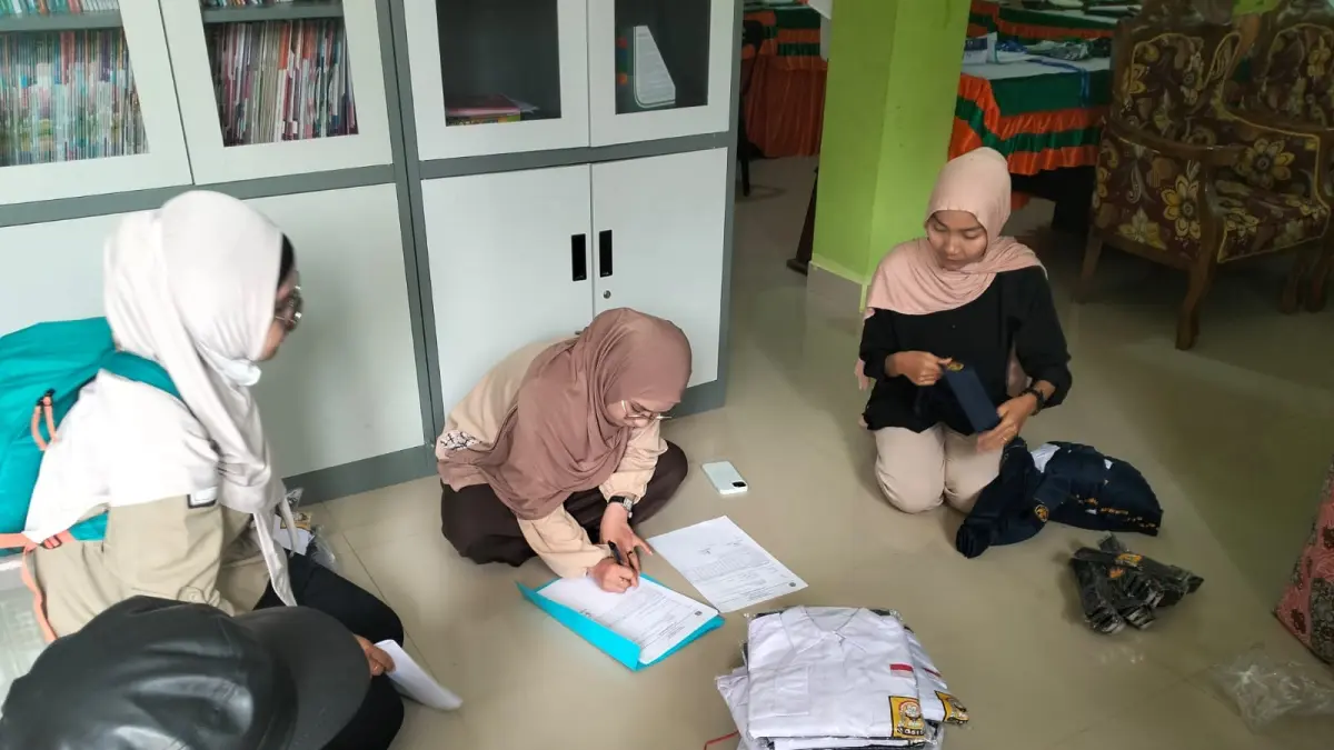 PENYALURAN : Seragam sekolah yang disediakan Pemkab Nunukan disalurkan melalui masing-masing sekolah.&nbsp;
