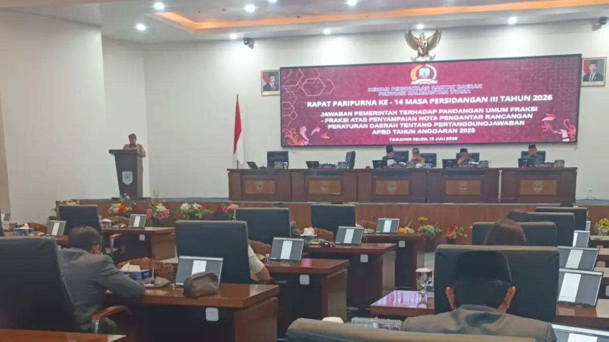 KEUANGAN: Pelaksanaan rapat paripurna jawaban pemerintah terhadap pandangan fraksi atas pertanggungjawaban pelaksanaan APBD Kaltara 2025. FOTO: IWAN K/RADAR TARAKAN