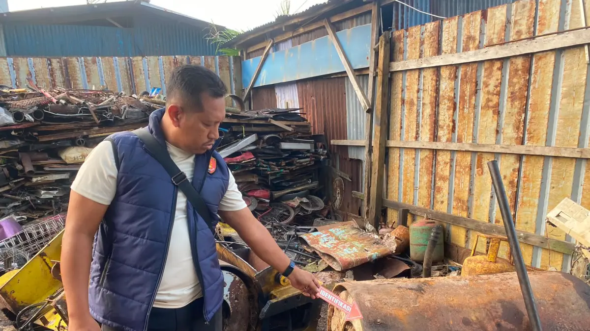 OLAH TKP : Satreskrim Polres Tarakan mengamankan barang bukti yang dicuri oleh pelaku. SATRESKRIM POLRES TARAKAN&nbsp;