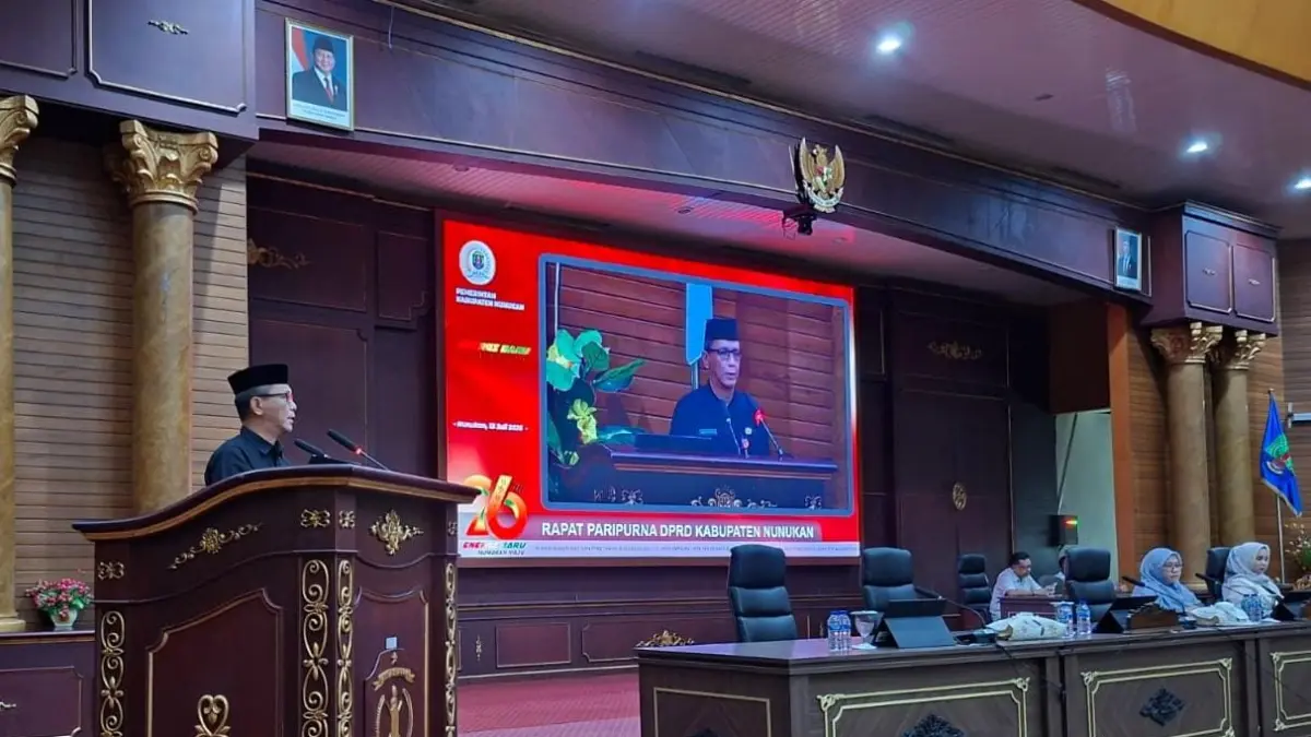 PENJELASAN : Penjabat (Pj) Sekda Nunukan Drs. H. Raden Iwan Kurniawan menyampaikan nota penjelasan Bupati tentang Pertanggungjawaban Pelaksanaan APBD Tahun Anggaran 2025.