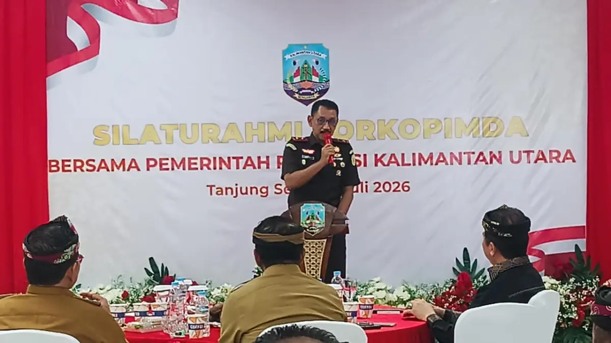 SINERGI: Kepala Kejati Kaltara, Yudi Indra Gunawan paparan pada silaturahmi Forkopimda di Tanjung Selor, Selasa (14/7). FOTO: IWAN K/RADAR TARAKAN