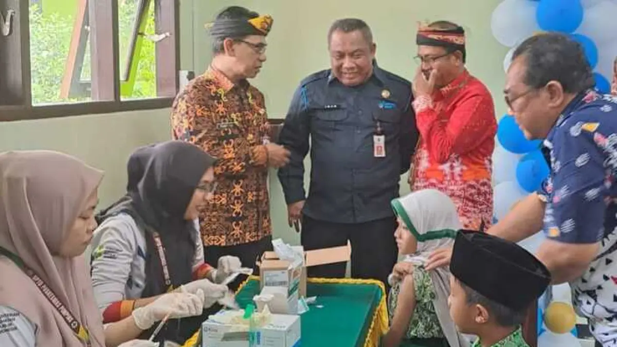 VAKSINASI: Pelajar di Bulungan diberikan vaksinasi DBD dosis pertama. FOTO: RADAR TARAKAN


