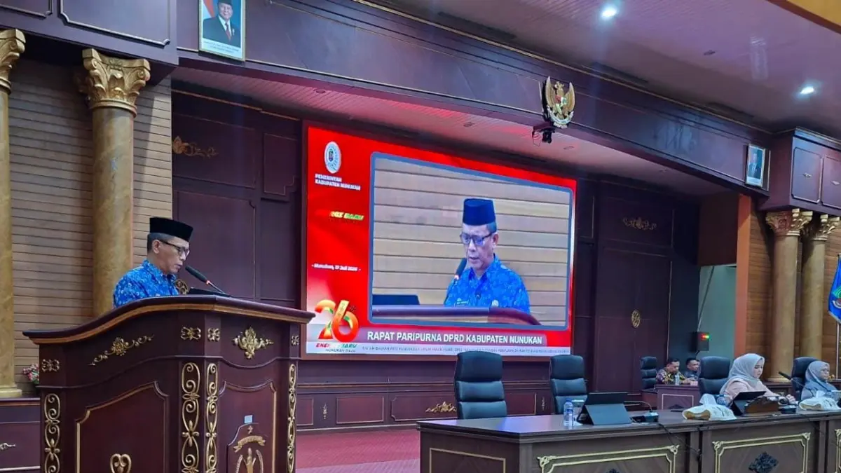 JAWABAN : Pj Sekda Nunukan, Drs. H. Raden Iwan Kurniawan menyampaikan jawaban pemerintah atas tanggapan fraksi di DPRD Nunukan.&nbsp;