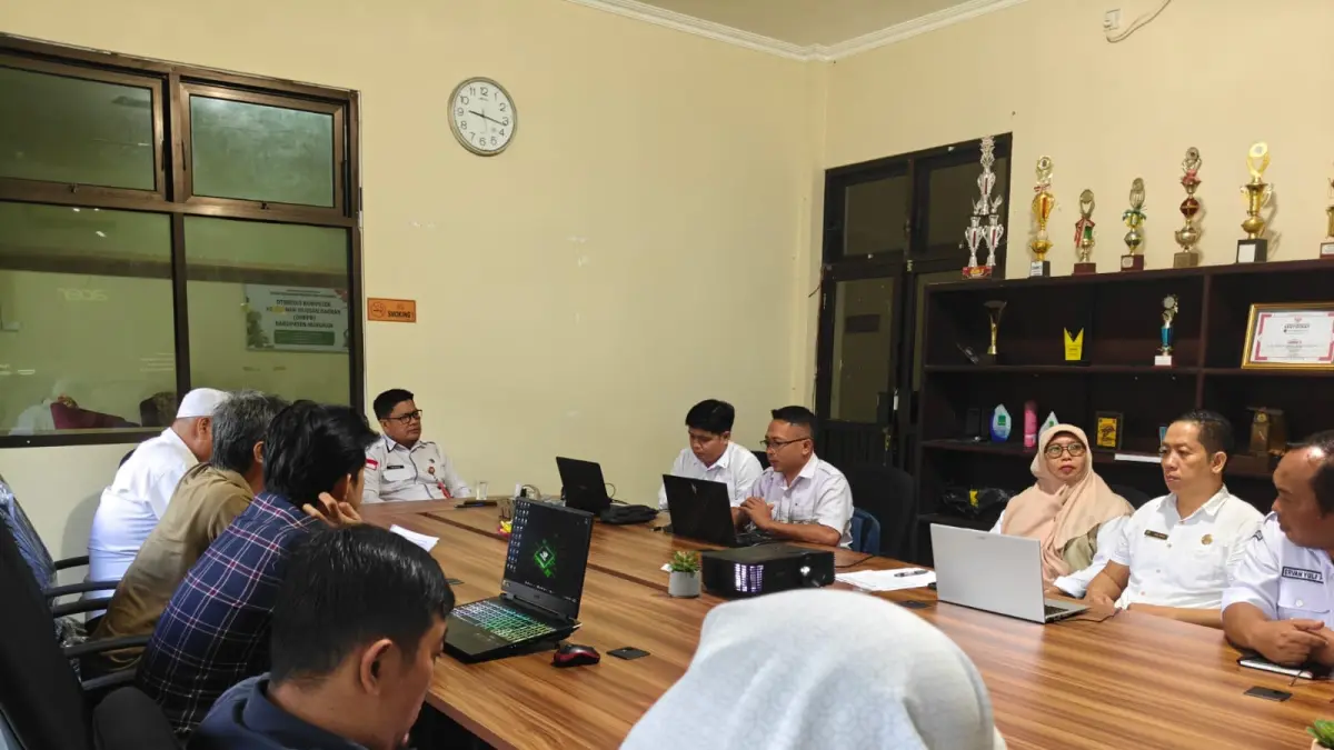 RAKOR: Kepala DKPP Nunukan, Masniadi memimpin pertemuan bersama sejumlah OPD membahas Surat Edaran Bersama (SEB) Menteri. PEMKAB NUNUKAN