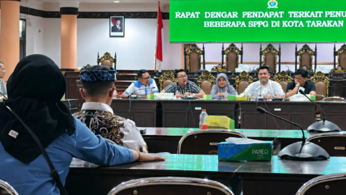 RDP : Ketua Komisi II DPRD Tarakan Simon memimpin RDP bersama Korwil SPPG Kalimantan Utara (Kaltara), Sabtu (18/7). AGUS DIAN ZAKARIA/RADAR TARAKAN