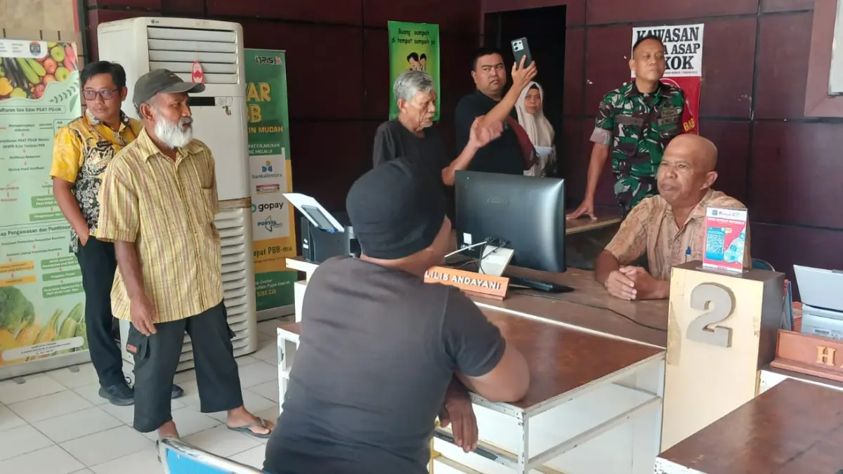 MENGERUDUK : Masyarakat mendatangi Kantor Kelurahan pamusian pada 18 Juni 2026 lalu. AGUS DIAN ZAKARIA/RADAR TARAKAN
