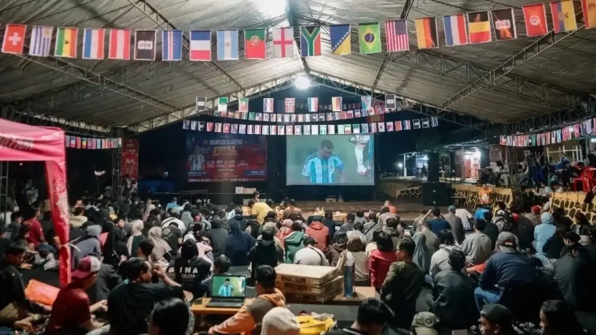 MERIAH: Nobar babak final Piala Dunia 2026 yang digelar di RTH. H. Joesoef Abdullah Tideng Pale, Senin (20/7) dinihari. (FOTO; DISKOMINFO)
