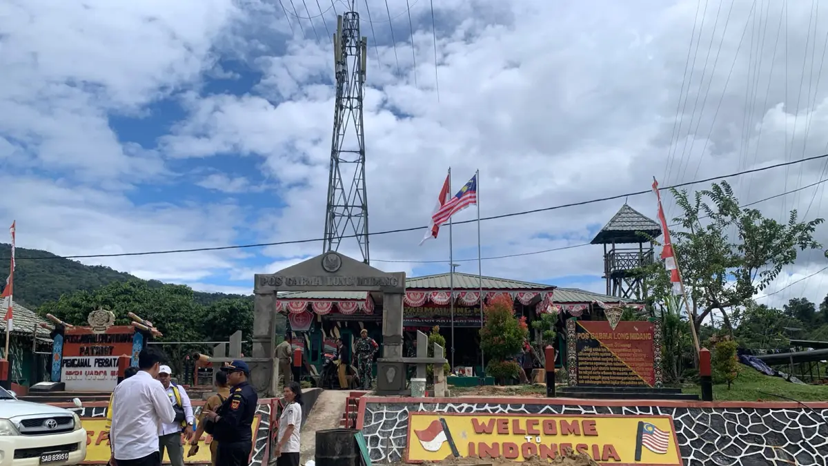PENGECEKAN : BNPP bersama perwakilan kementerian dan lembaga saat melihat kesiapan &nbsp;lokasi rencana pembangunan PLBN.&nbsp;