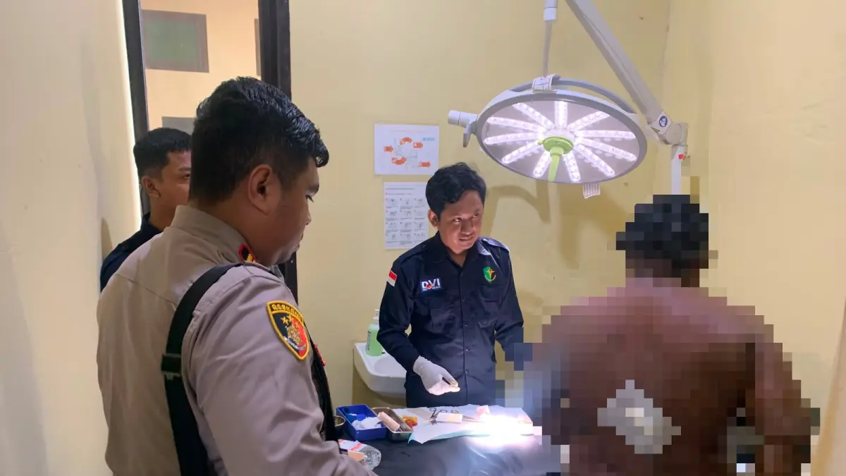 PENGANIAYAAN : Korban penganiayaan yang dirawat setelah ditusuk oleh pelaku di Sekolah Rakyat. ISTIMEWA