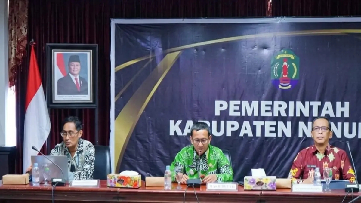 EVALUASI : Wakil Bupati Nunukan, Hermanus didampingi Sekda Nunukan, Raden Iwan Kurniawan saat pertemuan evaluasi implementasi SAKIP.&nbsp;