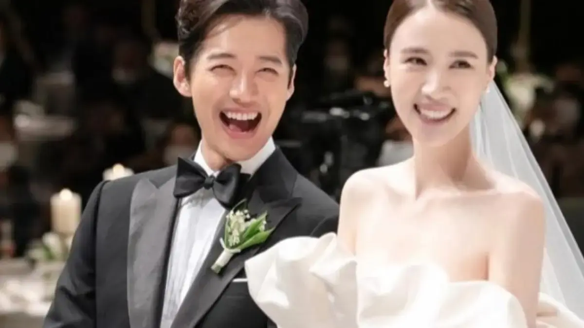 Namkoong Min dan Jin Ah Reum. 