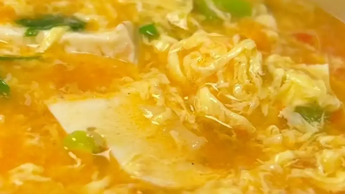 Potret sup 3T alias telur, tahu, tomat yakni menu bergizi dengan bahan ekonomis.