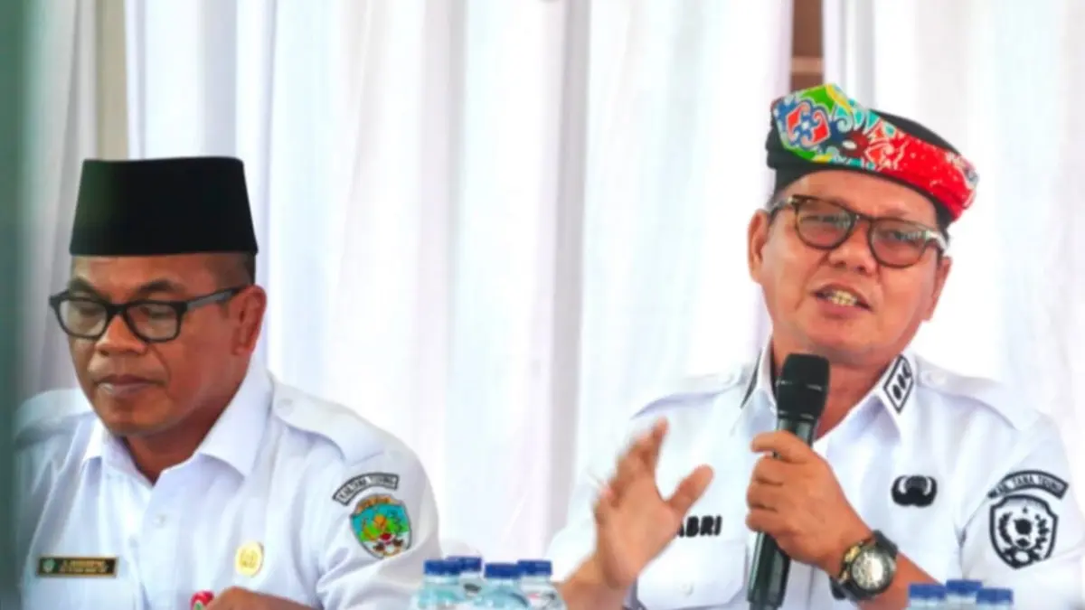 COFFEE MORNING: Wabup Sabri memberikan arahan kepada jajarannya terkait pelaksanaan program prioritas Pemkab Tana Tidung. (DOK DKISP)