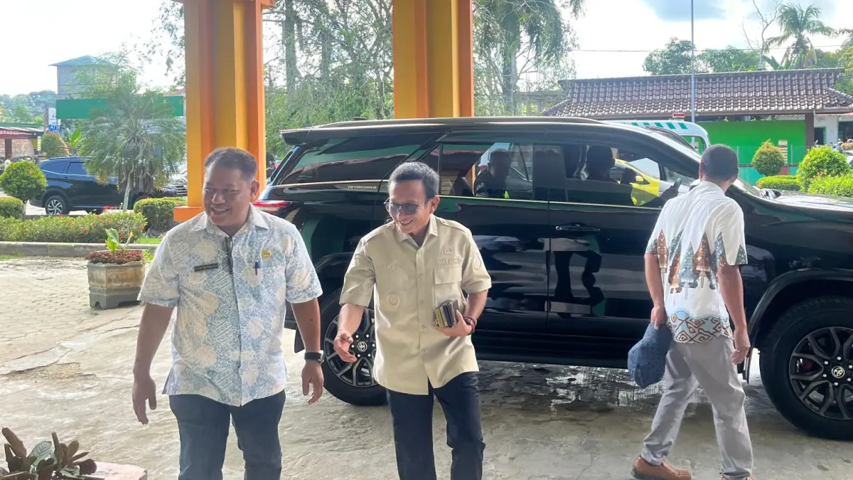 PELAYANAN : Wakil Bupati Nunukan, Hermanus saat berkunjung ke RSUD Nunukan dan berdiskusi bersama Direktur RSUD Kabupaten Nunukan, dr. Andi Bau Tune Mangkau dan jajaran.&nbsp;