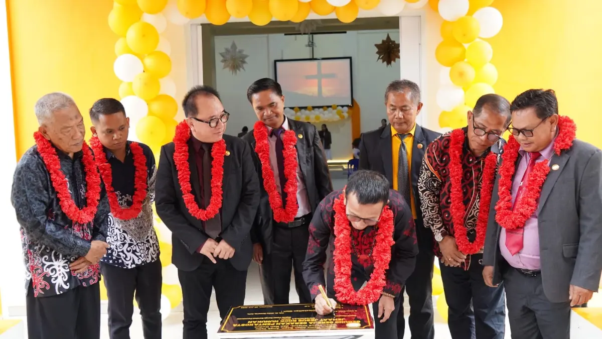 DIRESMIKAN : Wakil Bupati Nunukan Hermanus saat meresmikan Gedung Gereja Gerakan Pentakosta Jemaat Jesus Rock (GGP J-Rock) Nunukan.&nbsp;PEMKAB NUNUKAN