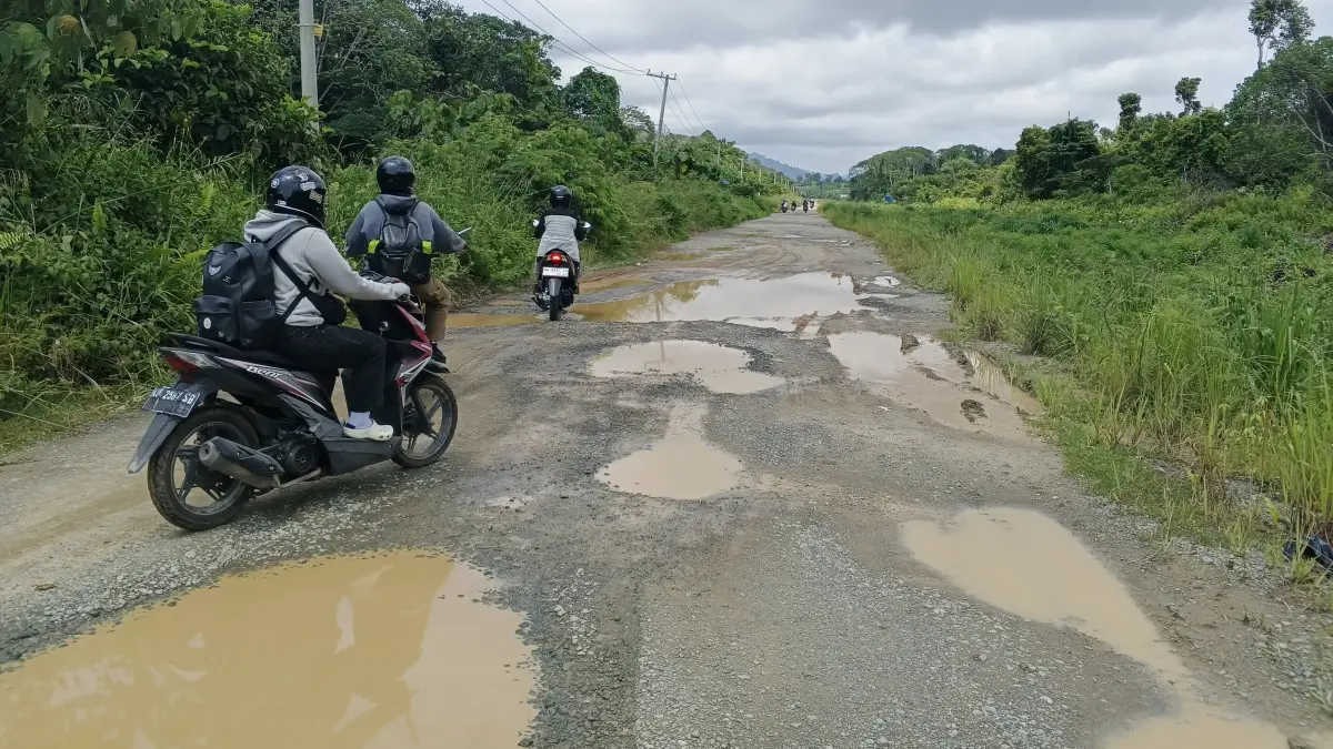 EFISIENSI ANGGARAN: Dishub Tana Tidung berharap perusahaan turut andil dalam perbaiki jalan Pelabuhan Sebawang. (FOTO: ISTIMEWA)