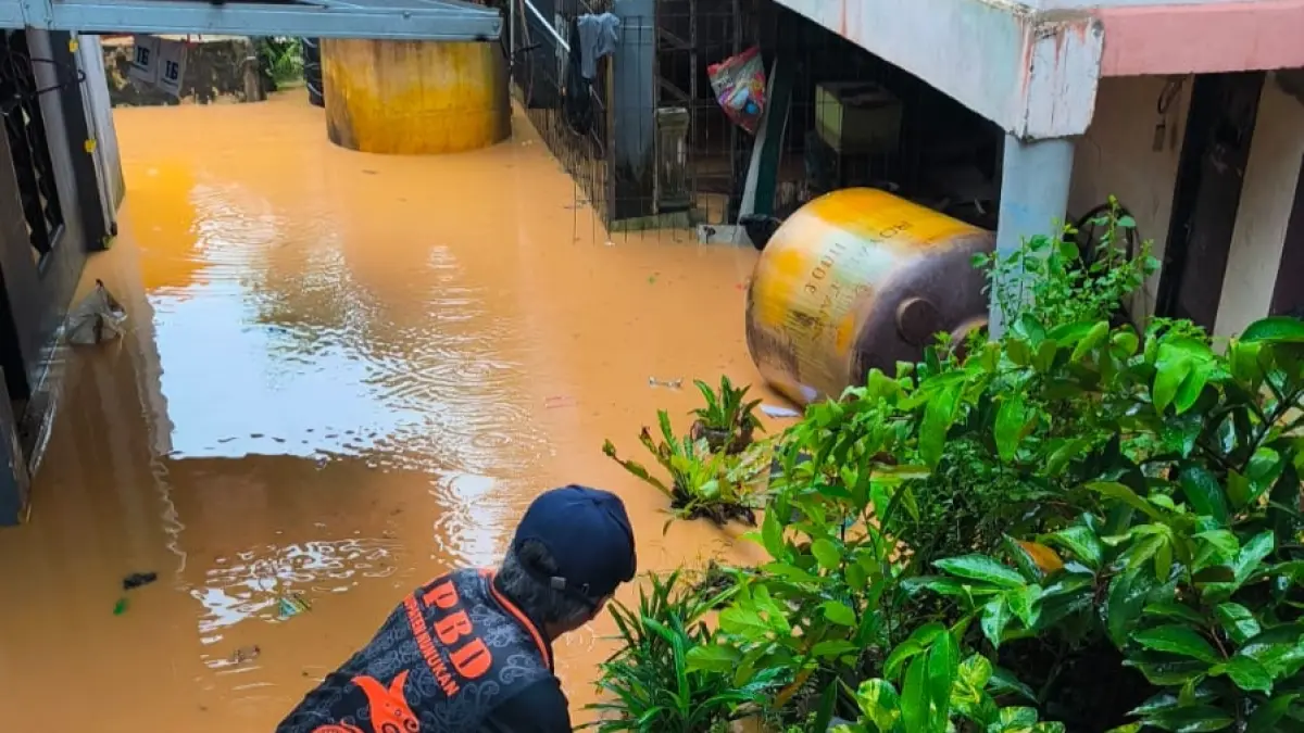 TERDAMPAK : Kondisi rumah warga yang terdampak banjir usai curah hujan tinggi terjadi.&nbsp;