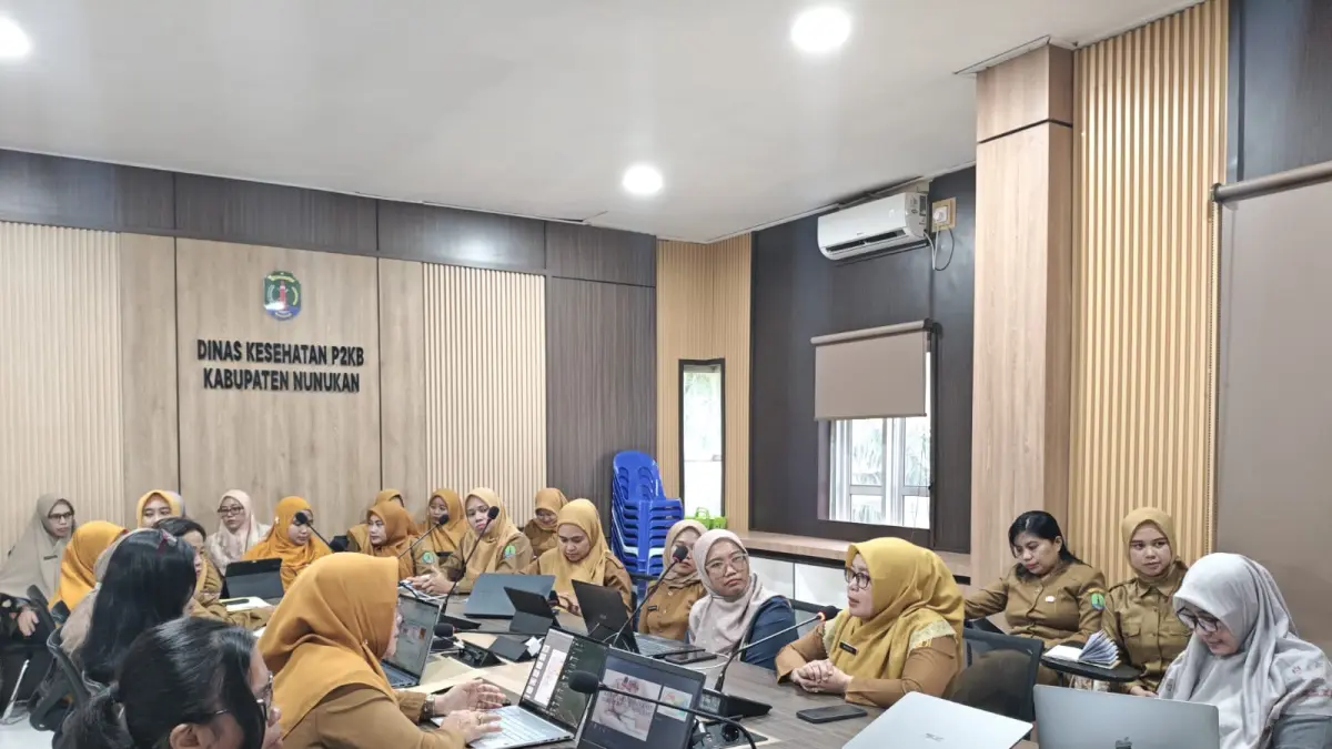 PELAYANAN KESEHATAN : Dinkes P2KB Nunukan melaksanakan evaluasi bersama penanggung jawab program ibu dan penanggung jawab program anak.&nbsp;