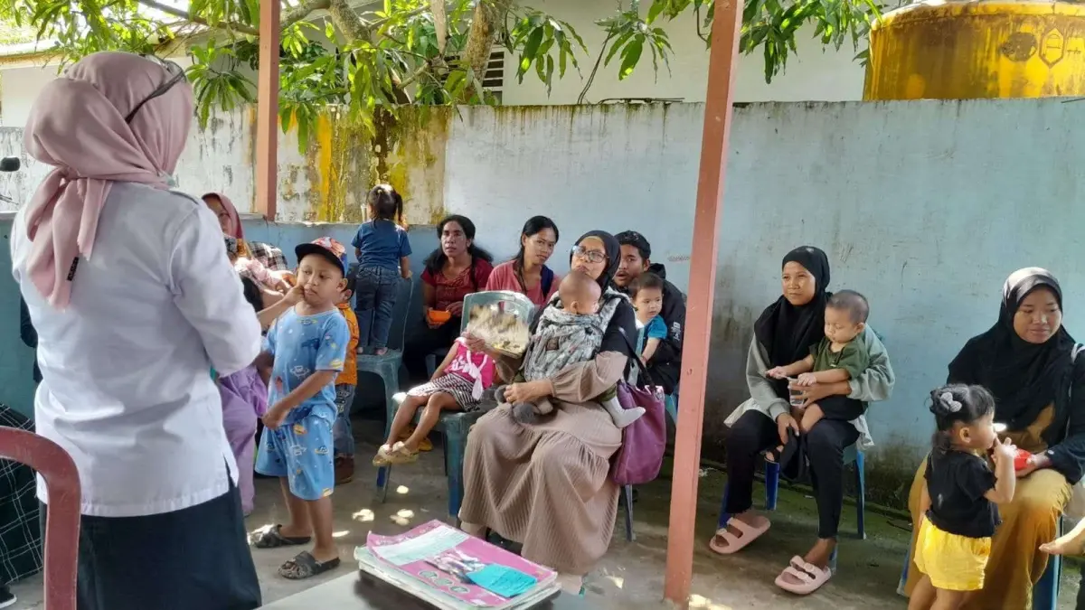 PEMANTAUAN GIZI: Balita menjalani pemeriksaan pertumbuhan dan perkembangan dalam kegiatan Posyandu di Kota Tarakan. AGUS DIAN ZAKARIA/RADAR TARAKAN