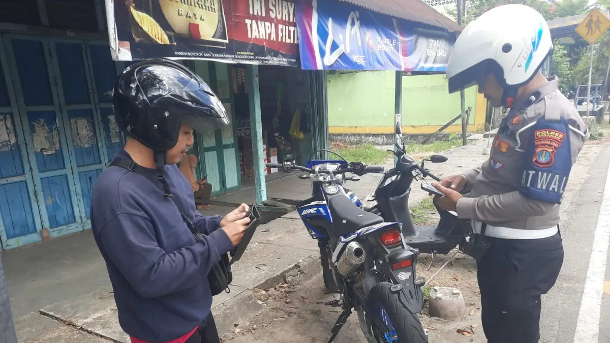 TEGURAN : Satlantas Polres Tarakan mengedepankan teguran dalam penindakan pelanggaran lalu lintas. SATLANTAS POLRES TARAKAN&nbsp;