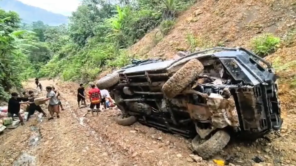 INFRASTRUKTUR: Salah satu titik jalan yang sulit dilalui di jalur darat Malinau-Krayan. FOTO: DOK WARGA