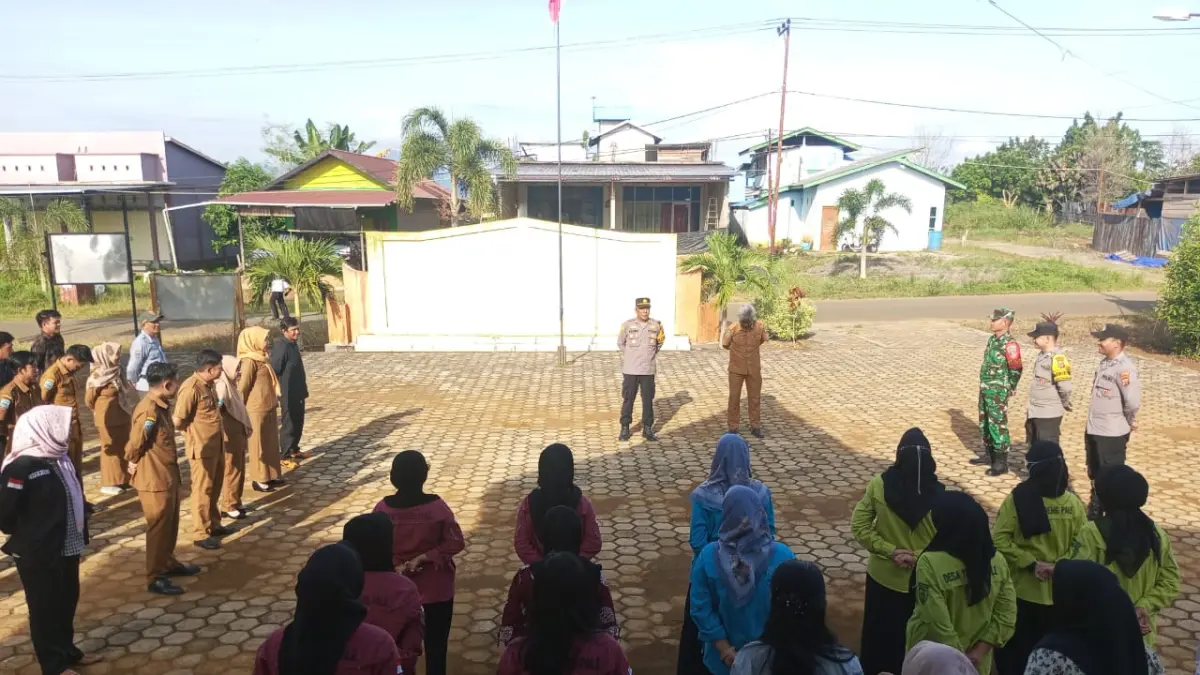 SINERGITAS: Apel gabungan yang digelar di Kantor Desa Tideng Pale. 