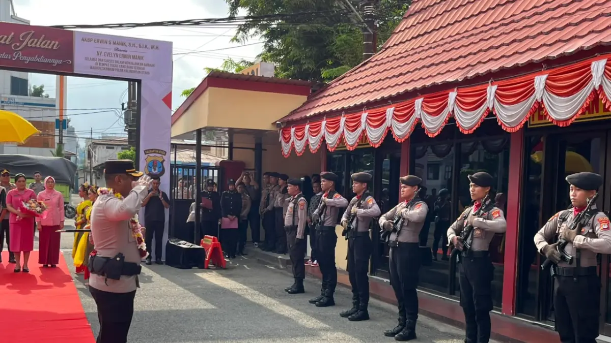 TEGAS : Kapolres Tarakan AKBP Bonifasius Rumbewas menegaskan tidak akan memberikan toleransi terhadap anggota Polri yang melakukan pelanggaran, terutama jika tindakan tersebut merugikan masyarakat. POLRES TARAKAN&nbsp;