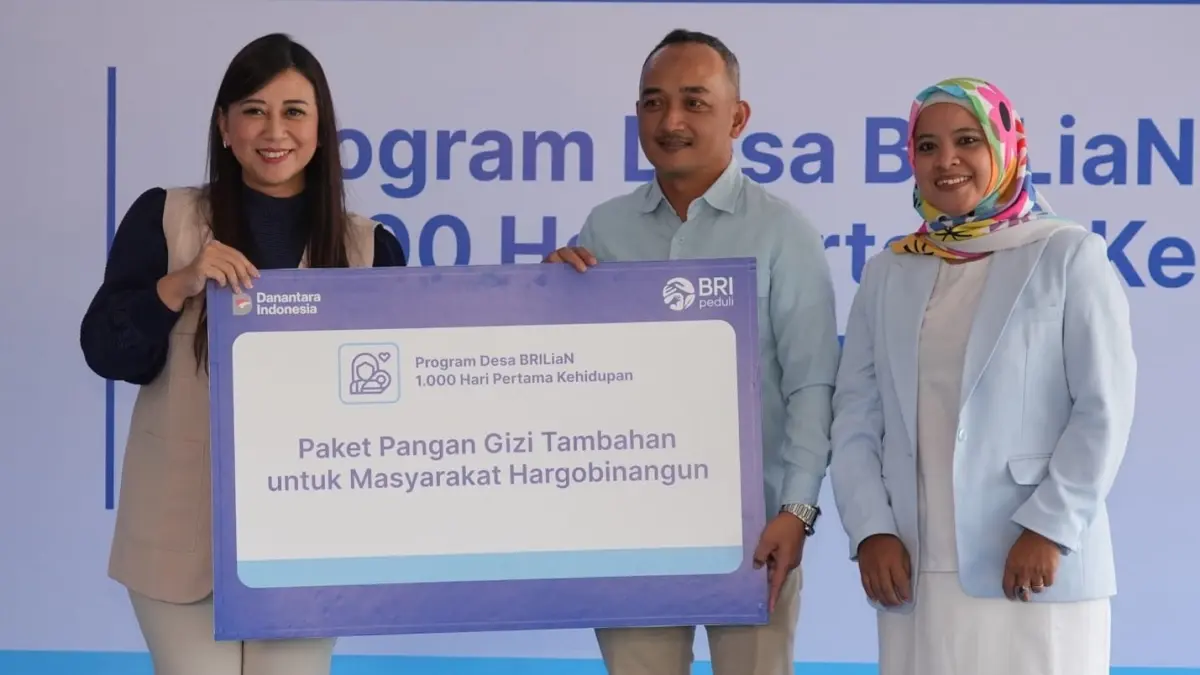 BRI Peduli menyerahkan paket pangan gizi tambahan bagi masyarakat Hargobinangun melalui Program Desa BRILiaN 1.000 Hari Pertama Kehidupan.