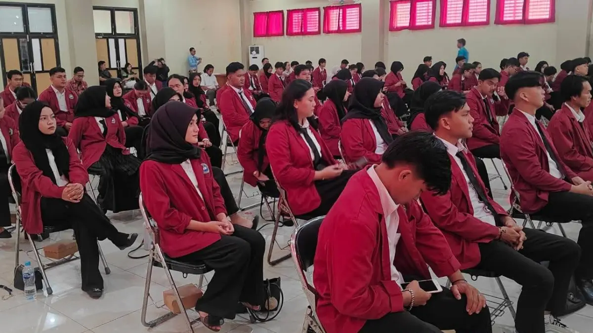 PELEPASAN : 93 mahasiswa mengikuti pelepasan KKN.
(Taslee/Radar Tarakan)