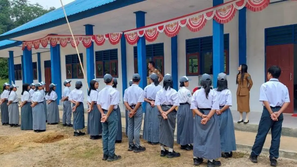 ILUSTRASI: Camat Sungai Tubu saat kunjungi SMAN 12 Malinau salah satu sekolah di wilayah pedalaman Kecamatan Sungai Tubu, Kabupaten Malinau. FOTO: DOK PEMCAM SUNGAI TUBU
