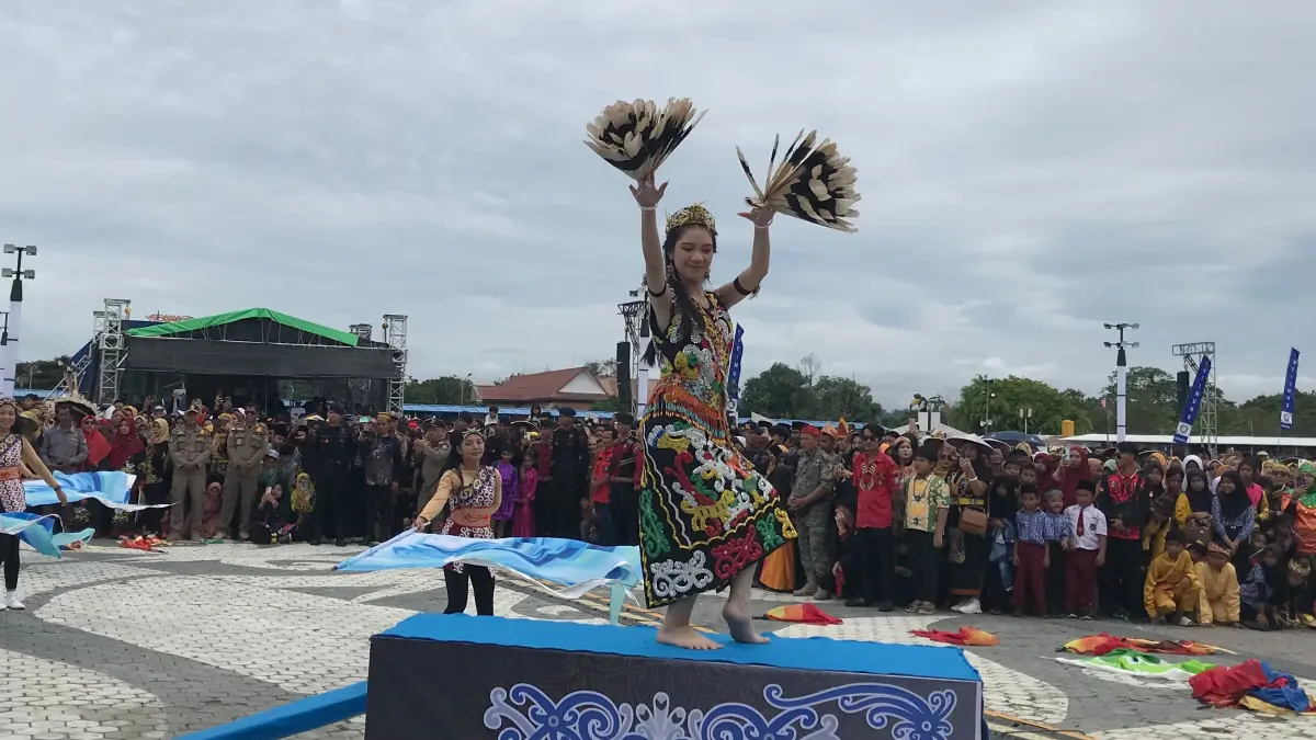 ILUSTRASI: Penari Lokal Adat Dayak pada pembukaan Irau ke-11 2025 lalu. FOTO: RADAR/TARAKAN