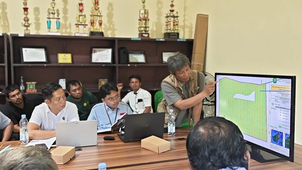 KOORDINASI : Pejabat Fungsional Ditjen LIP Kementan, Herry Yoan Edison saat memperlihatkan rencana pelaksanaan CSR dan pengusulan CPCL.&nbsp;
