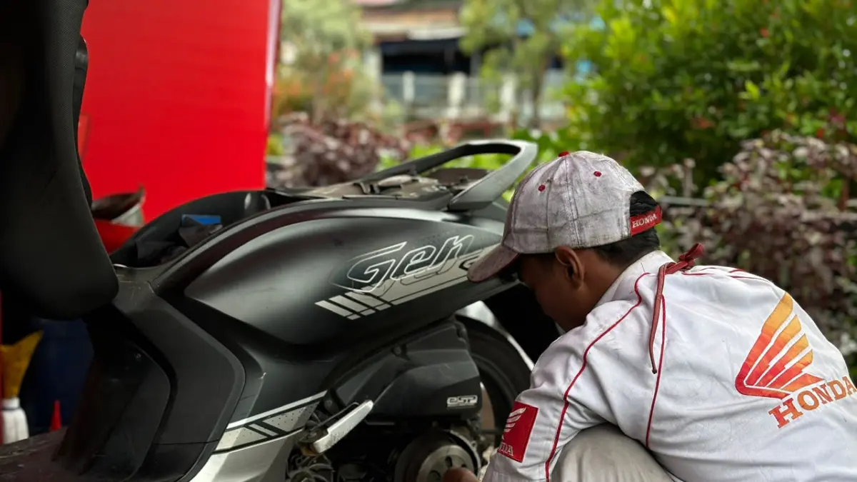 Astra Motor Kaltim 1 menggelar sosialisasi safety riding bagi security Group Astra Balikpapan.
