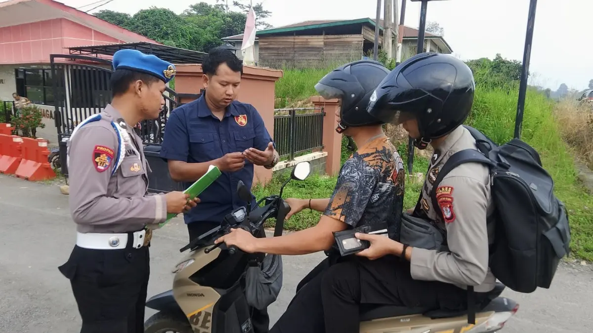 GAKTIBLIN: Prompam mengecek perlengkapan kendaraan personel Polres Tana Tidung (FOTO: DOK POLRES TANA TIDUNG)