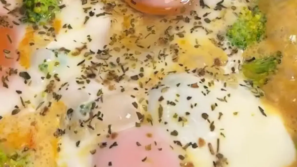 Potret brokoli telur chili oil dengan keju quickmelt yang gurih, creamy, dan pedas. (Sumber: instagram.com/@hello.itsmillie)