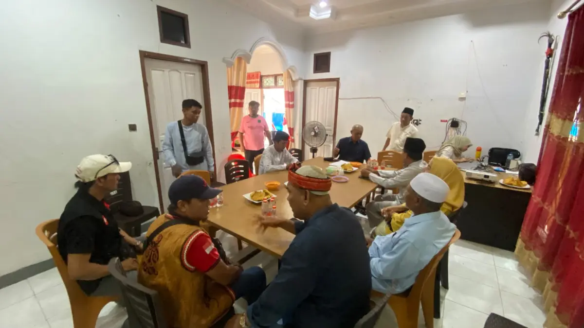 KONSOLIDASI : Sejumlah perwakilan organisasi masyarakat mengikuti konsolidasi membahas persoalan LGBTQ di Tarakan. AGUS DIAN ZAKARIA/RADAR TARAKAN