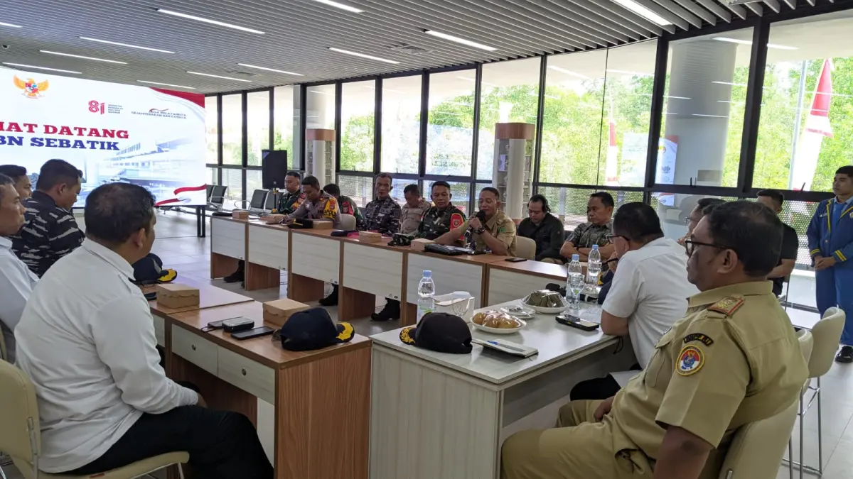 KOORDINASI : Dewan Pertahanan Nasional (DPN) Republik Indonesia saat berdiskusi bersama Forkopimcam di PLBN Sei Nyamuk.&nbsp;
