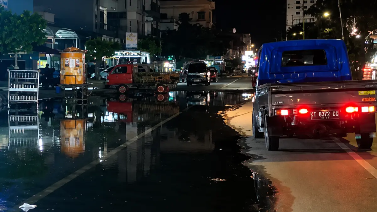 BANJIR ROB: Jalan Gajah Mada di Kota Tarakan menjadi salah satu titik yang sering terkena dampak dari banjir rob. JANURIANSYAH/RADAR TARAKAN