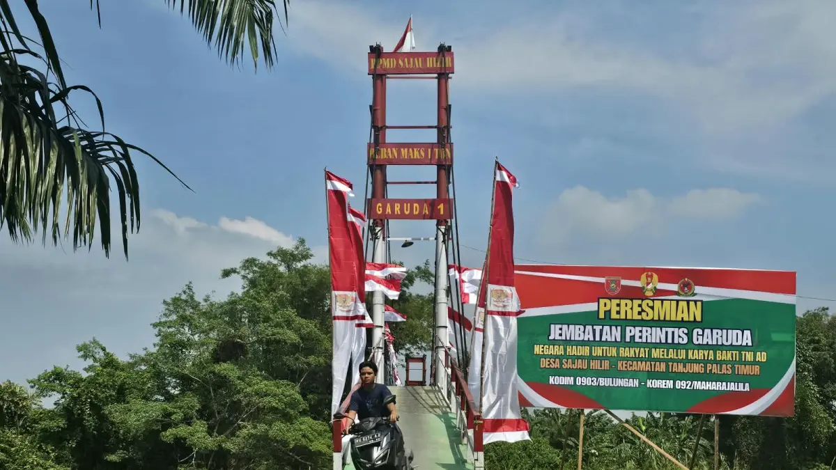 JEMBATAN PERINTIS GARUDA : Jembatan Perintis Garuda di Desa Sajau Hilir, Kecamatan Tanjung Palas Timur, Bulungan mulai dimanfaatkan warga. 
