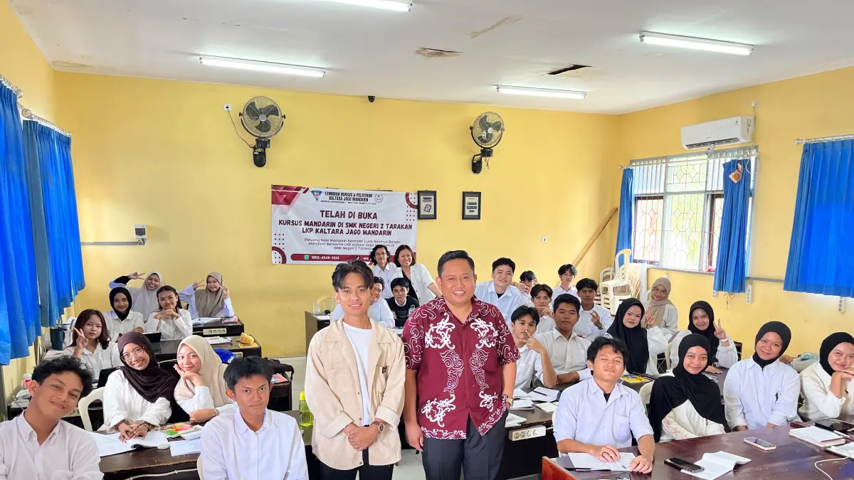 Kegiatan belajar siswa LKP Kaltara Jago Mandarin di Tarakan.