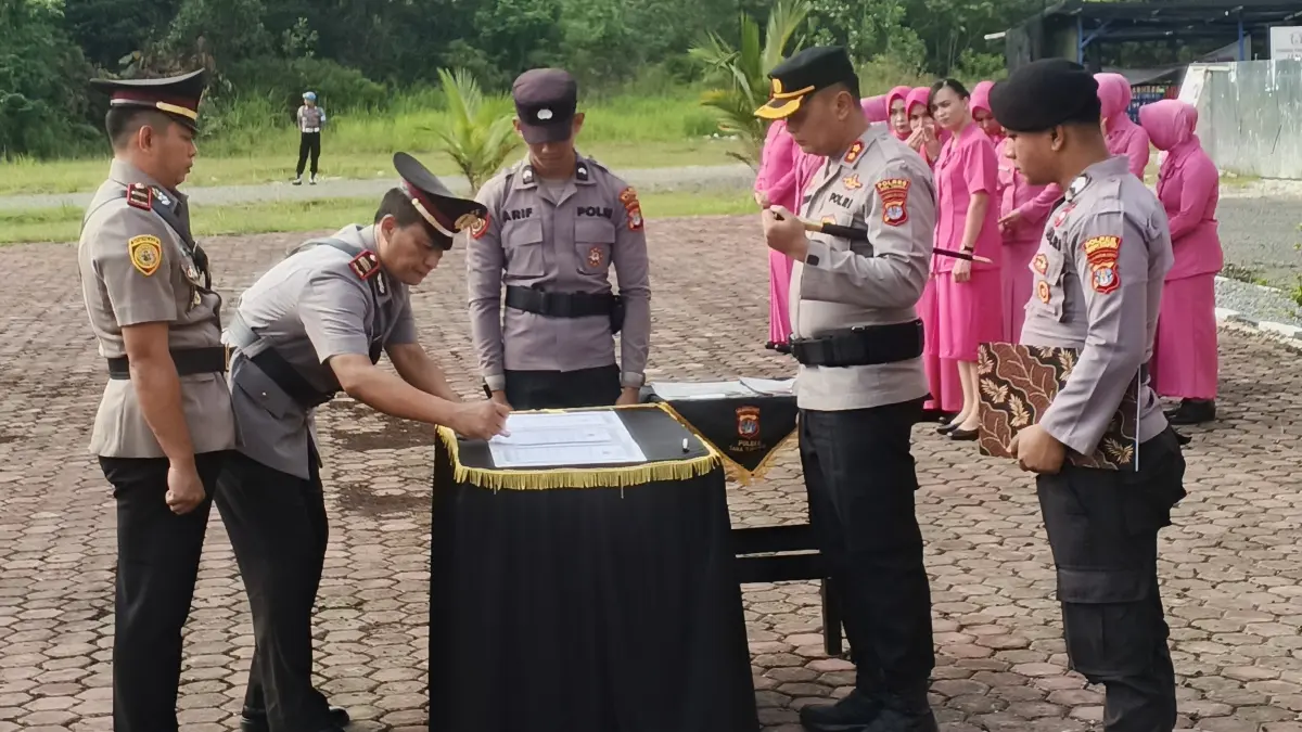 ROTASI: Kapolres Tana Tidung AKBP Eko Nugroho memimpin sertijab JPU di Mapolres Tana Tidung, Rabu (12/8).(FOTO: SOPIAN/RADAR TARAKAN)