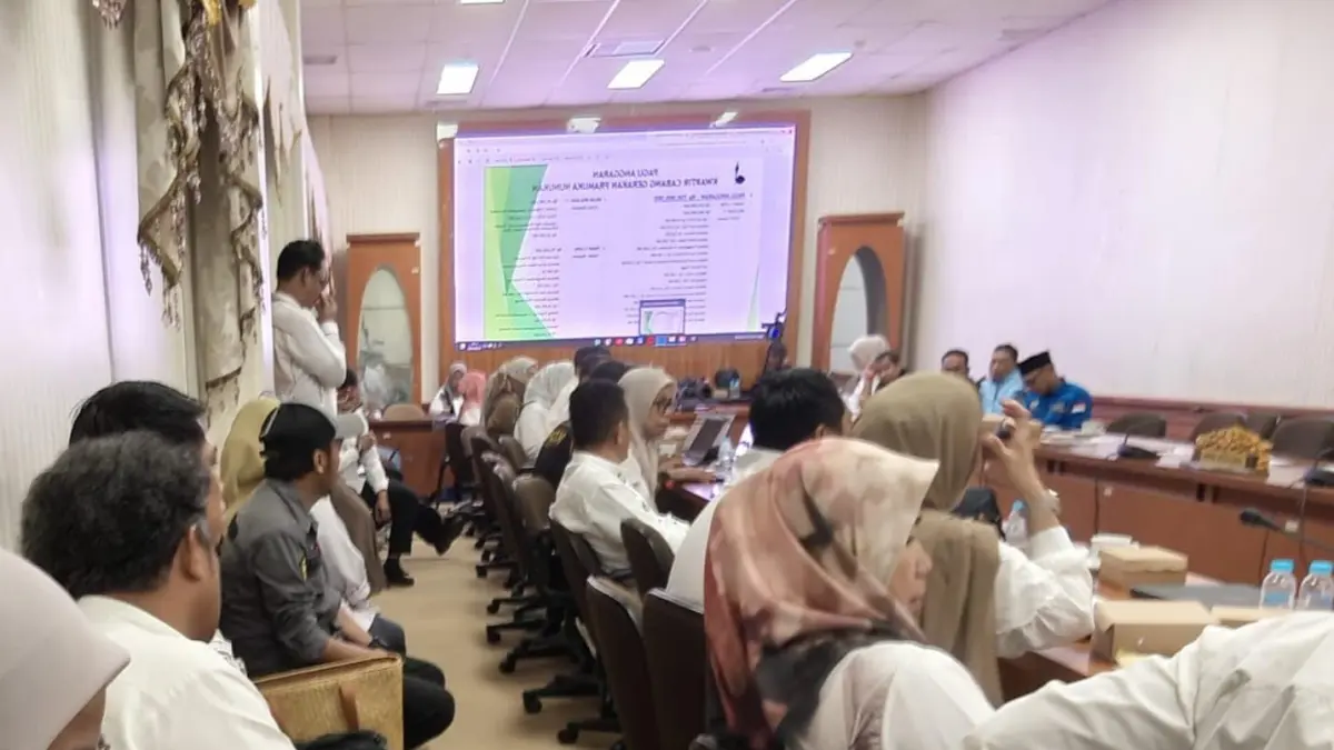 RAKER : DPRD Nunukan bersama Disbudporapar Nunukan dan lembaga penerima dana hibah saat melaksanakan rapat kerja.&nbsp;