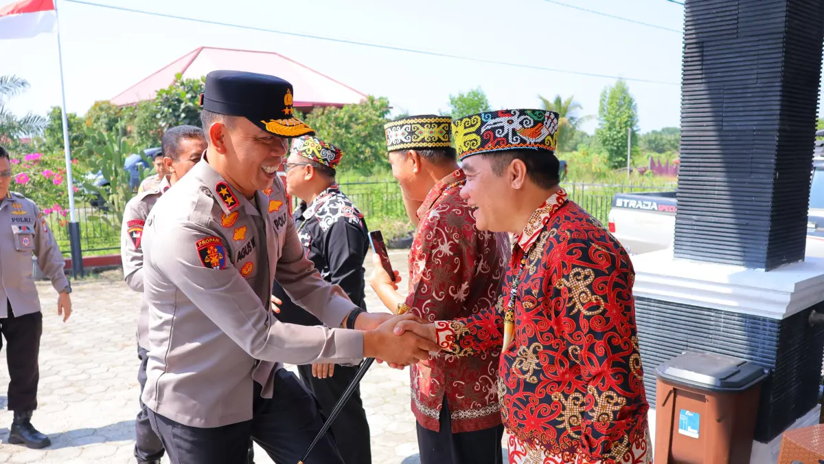 SINERGI : Kapolda Kaltara Irjen Pol Agus Wijayanto menyambangi kediaman Ketua Umum LAD Kaltara Drs Henoch Merang.