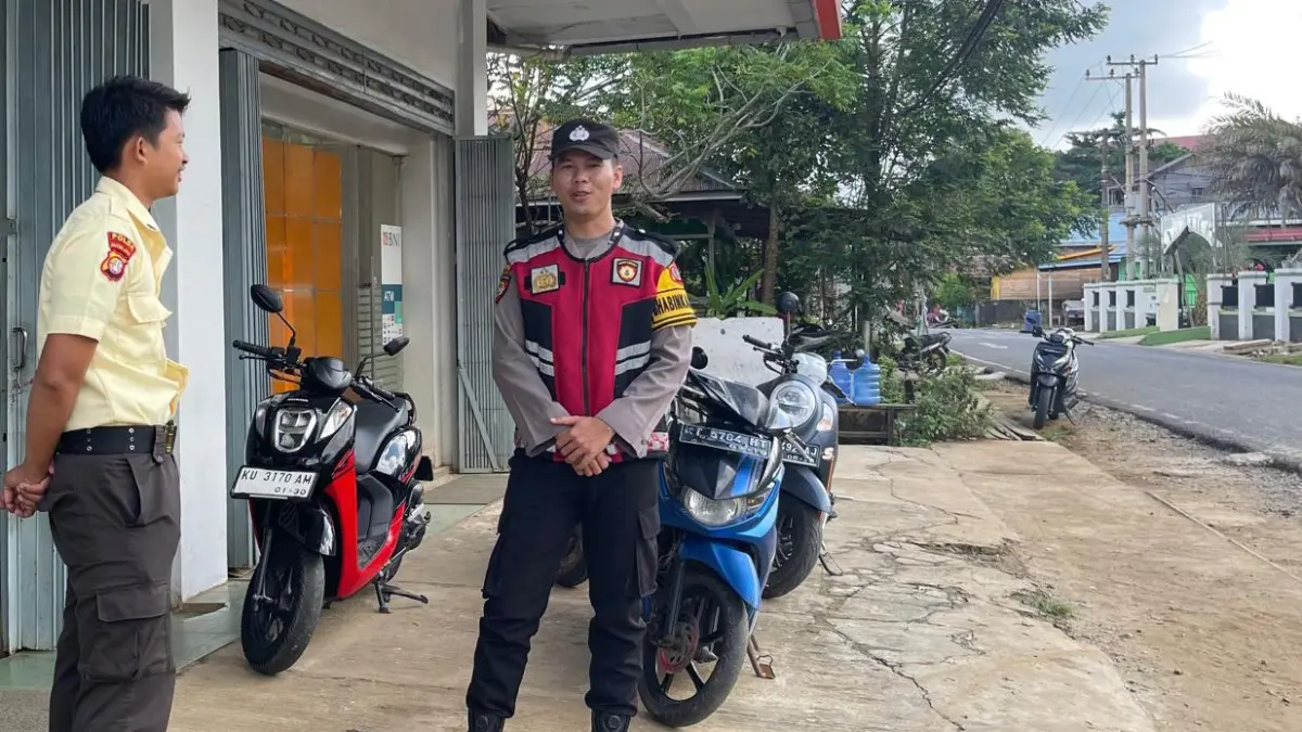 KAMTIBMAS: Menjelang peringatan HUT ke-81 Kemerdekaan Republik Indonesia, Polsek Sesayap memperketat patroli keamanan di sejumlah titik strategis di Kabupaten Tana Tidung, Minggu (16/8).FOTO: SOPIAN/RADAR KALTARA