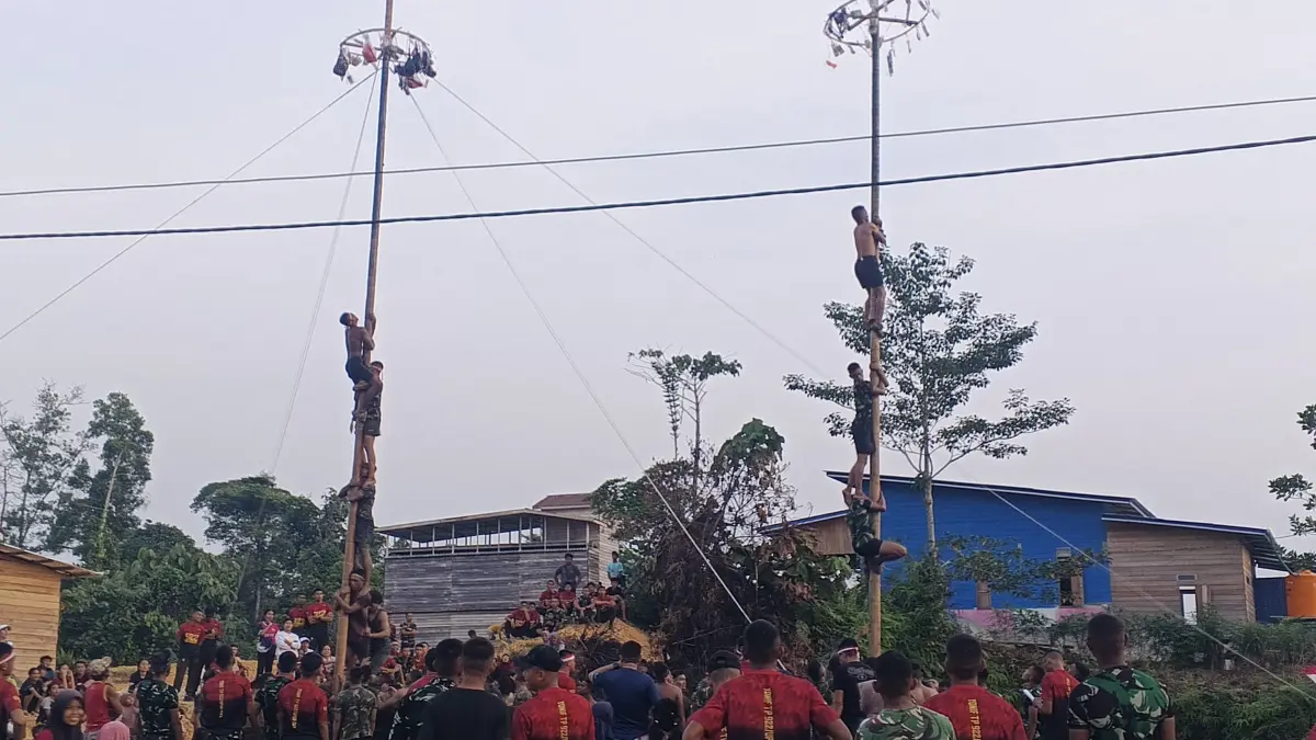 MERIAH: Lomba Agustusan yang digelar Yonif 922/Upun Taka dengan melibatkan masyarakat Betayau. 