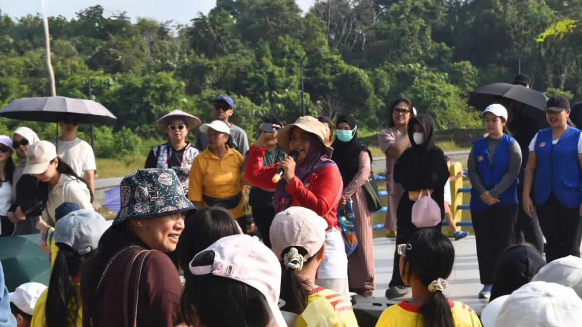 PEDULI ALAM : Bunda Literasi Bulungan Sri Nurhandayani menyampaikan arahan dalam giat Paramitha Joyful Day.
(Taslee/Radar Tarakan)
