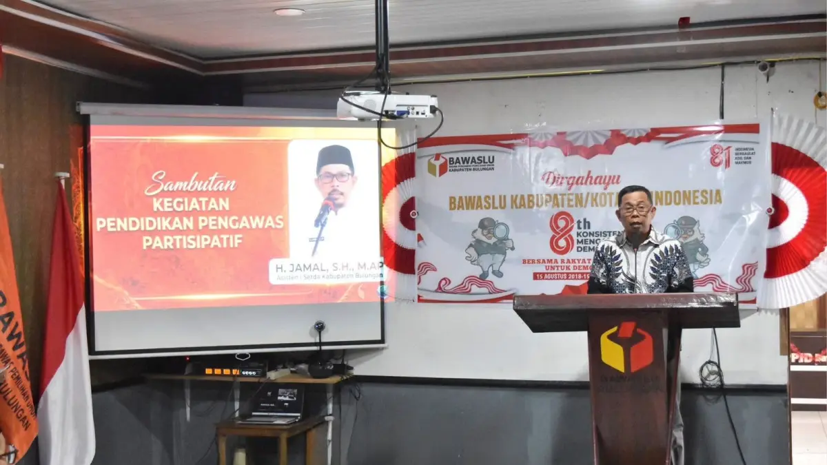 PARTISIPATIF : Asisten Pemerintahan dan Kesera Setkab Bulungan H. Jamal menyampaikan arahan dalam kegiatan &nbsp;pendidikan Pengawas Partisipatif (P2P), di kantor Bawaslu Bulungan.
(Taslee/Radar Tarakan)