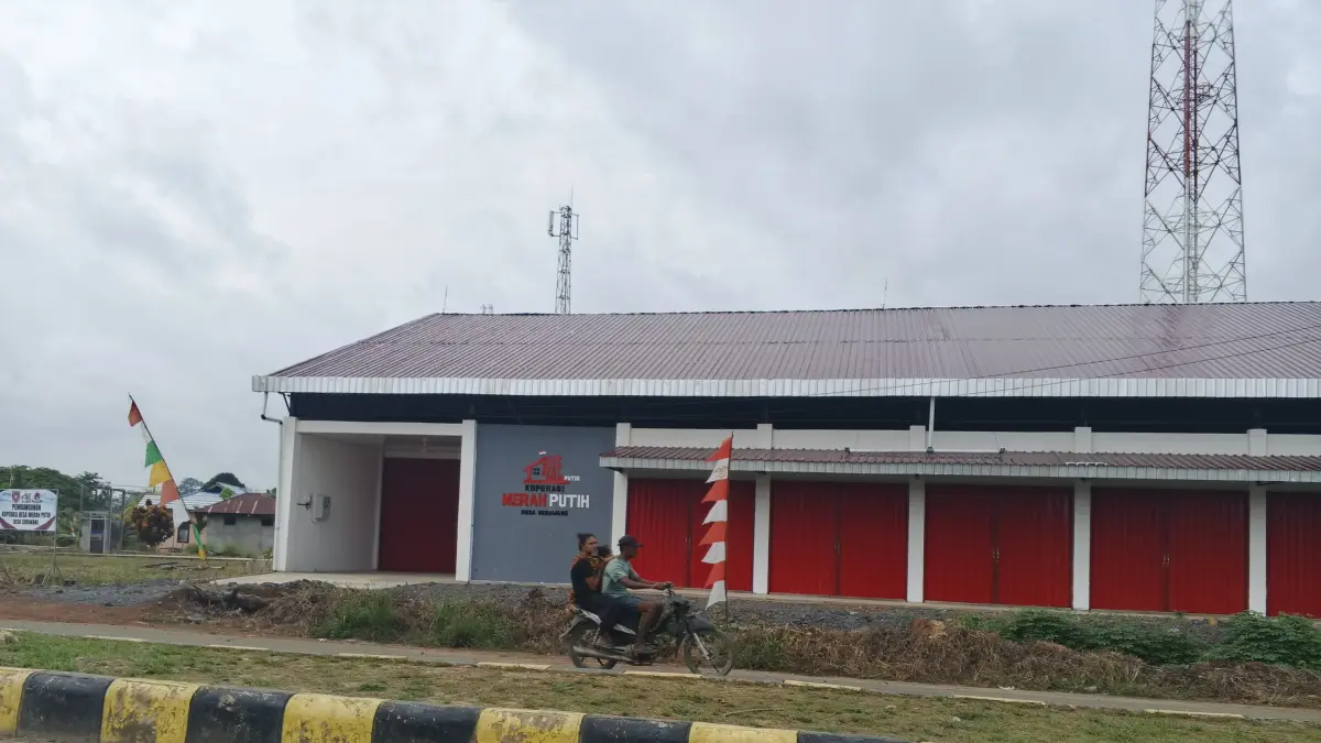 RAMPUNG: Kopdes Merah Putih Desa Sebawang siap difungsikan. (FOTO: SOPIAN/RADAR TARAKAN)