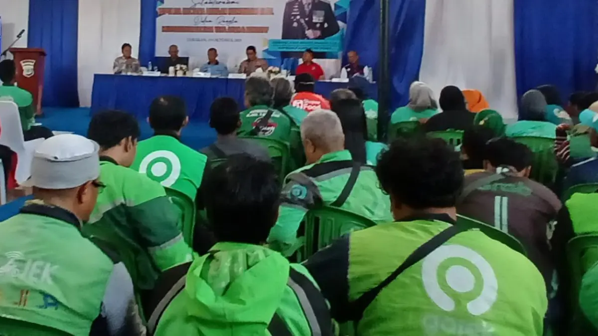 TRANSPORTASI ONLINE : Pengemudi transportasi online berkumpul pada suatu kegiatan di Kota Tarakan. AGUS DIAN ZAKARIA/RADAR TARAKAN