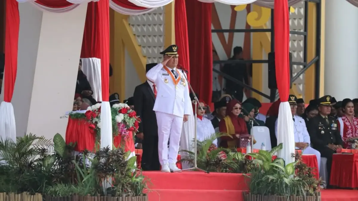 UPACARA: Wali Kota Tarakan dr. H. Khairul, M.Kes saat memimpin upacara HUT ke-81 Kemerdekaan RI. AGUS DIAN ZAKARIA/RADAR TARAKAN